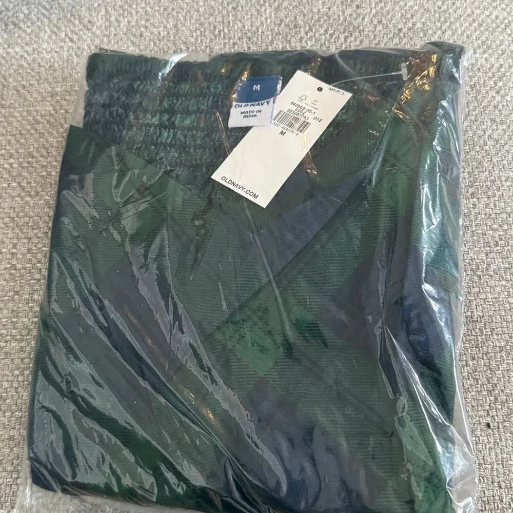 Old Navy green plaid Puff-Sleeve Plaid Poplin Peplum Top